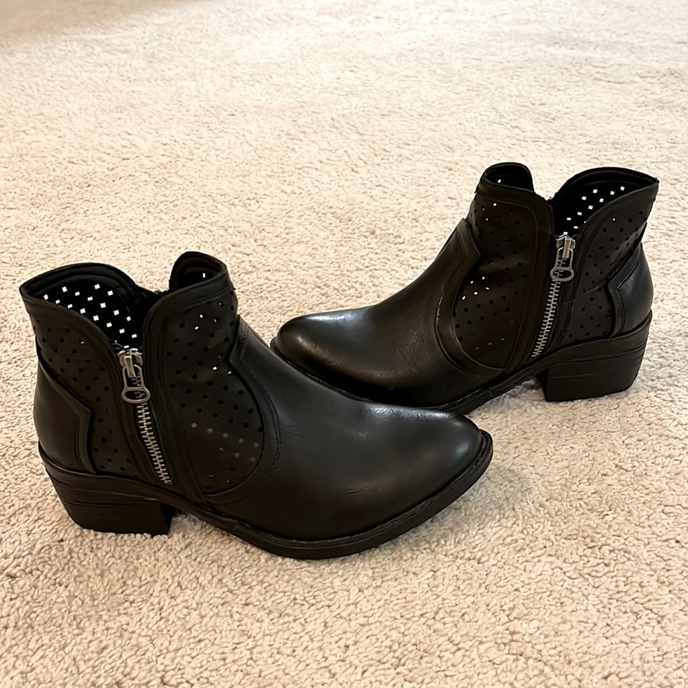 CORKY’S Ankle Boots